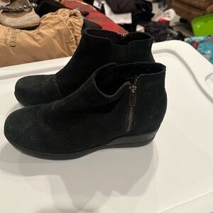 Ladies Sorel Black booties EUC 8.5 boots